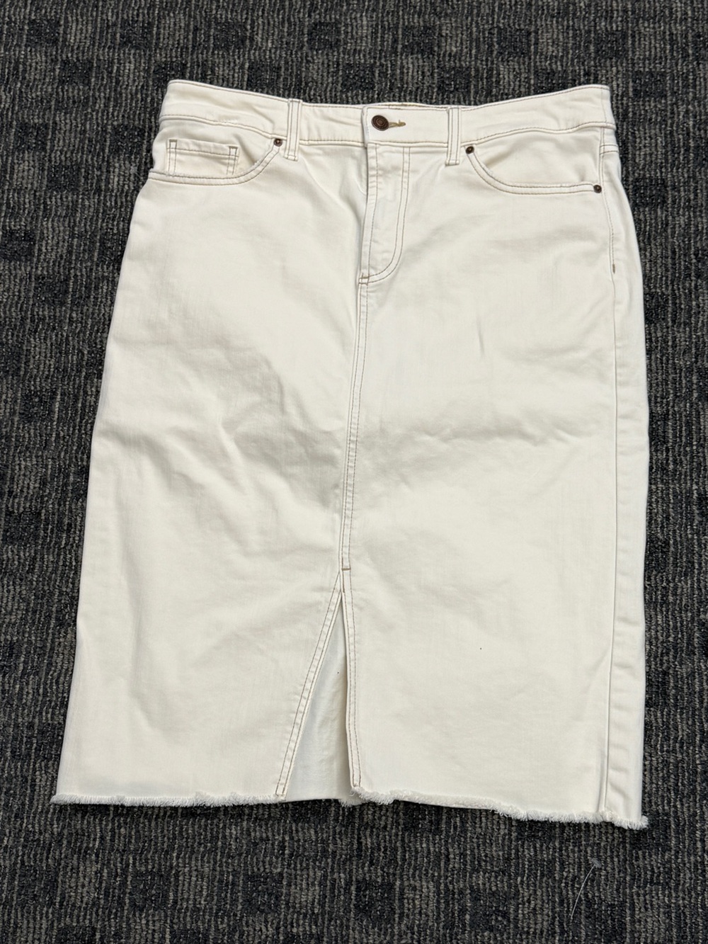 Chico’s Cream Stretch Denim Midi Pencil Skirt Size 1 US 8 Raw Hem